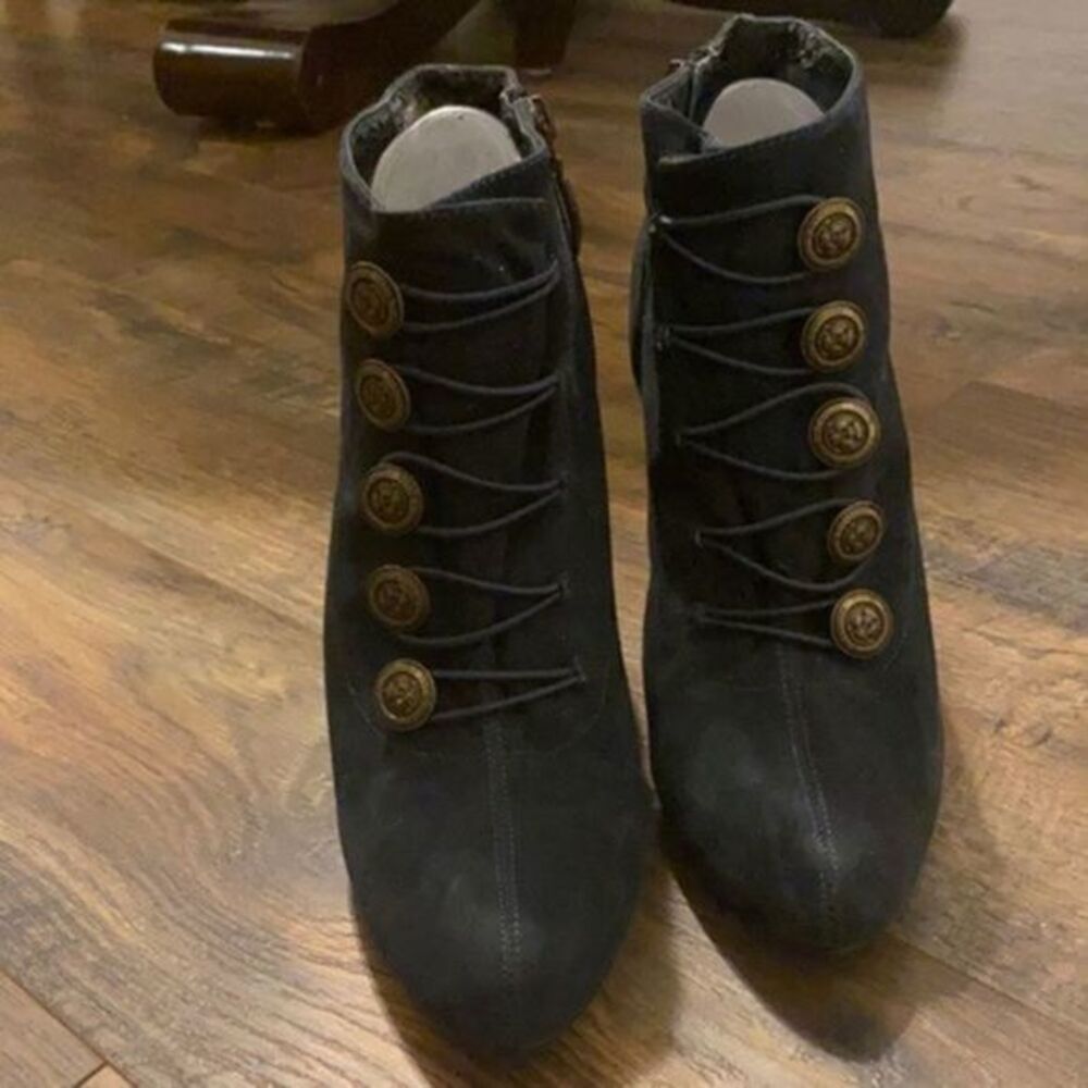 Guess dark blue beautiful suede size 9 1/2​​